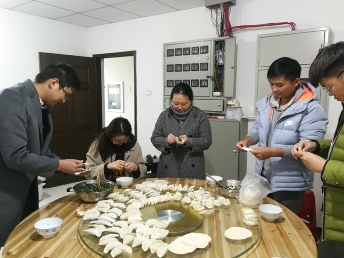 冬至陽生春又來，溫暖感恩促情誼——廣德路項目部舉辦包餃子活動